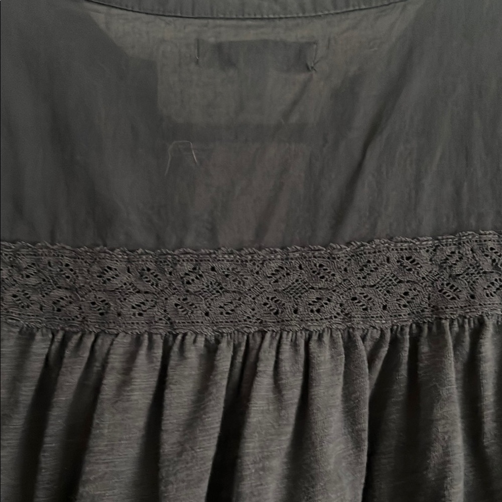 Gray and Pink Embellished Flutter Sleeve Blouse Women’s Sz M - Picture 6 of 6